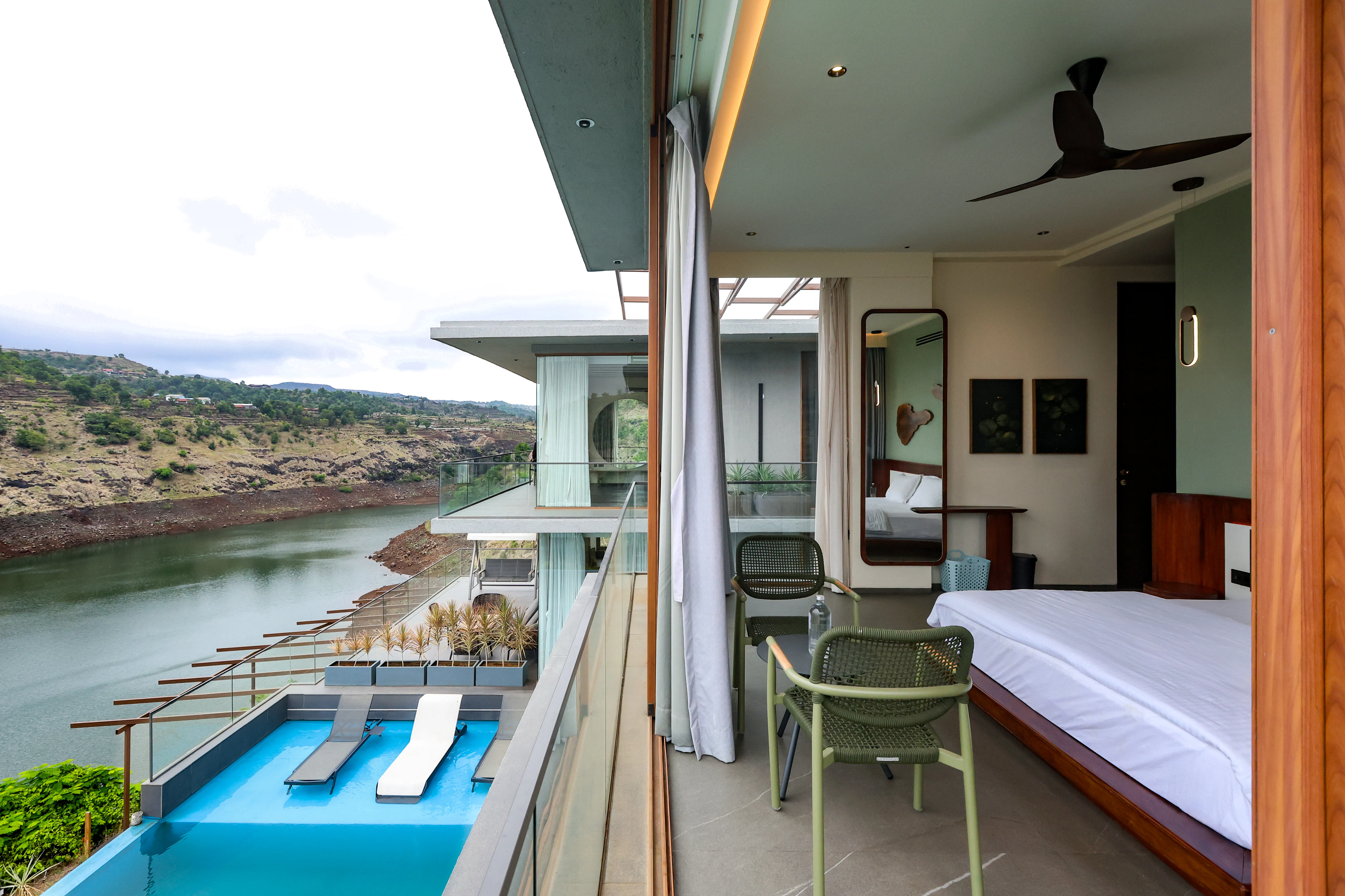 Sunrise villa bathroom