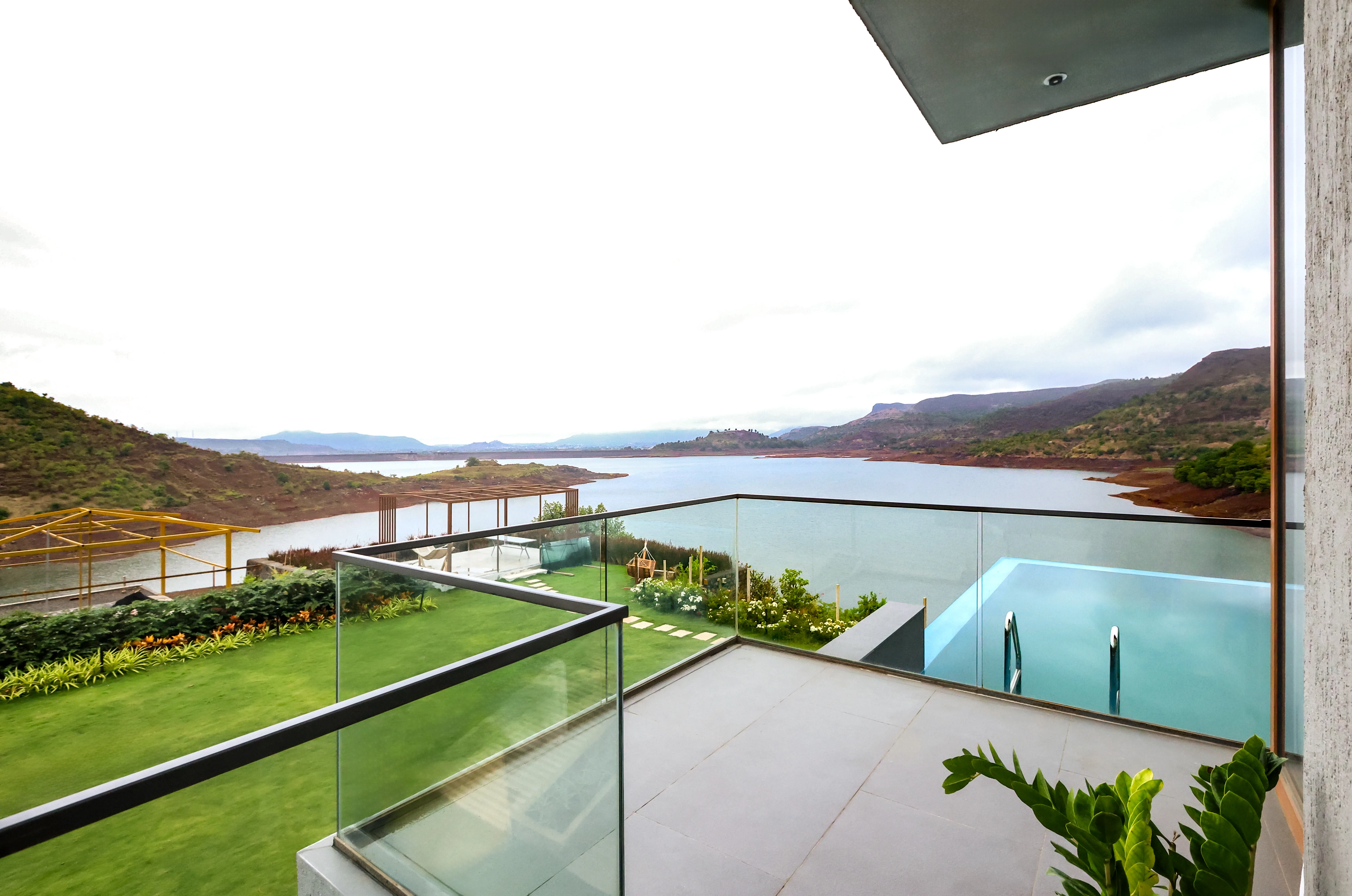 Sunrise villa bathroom